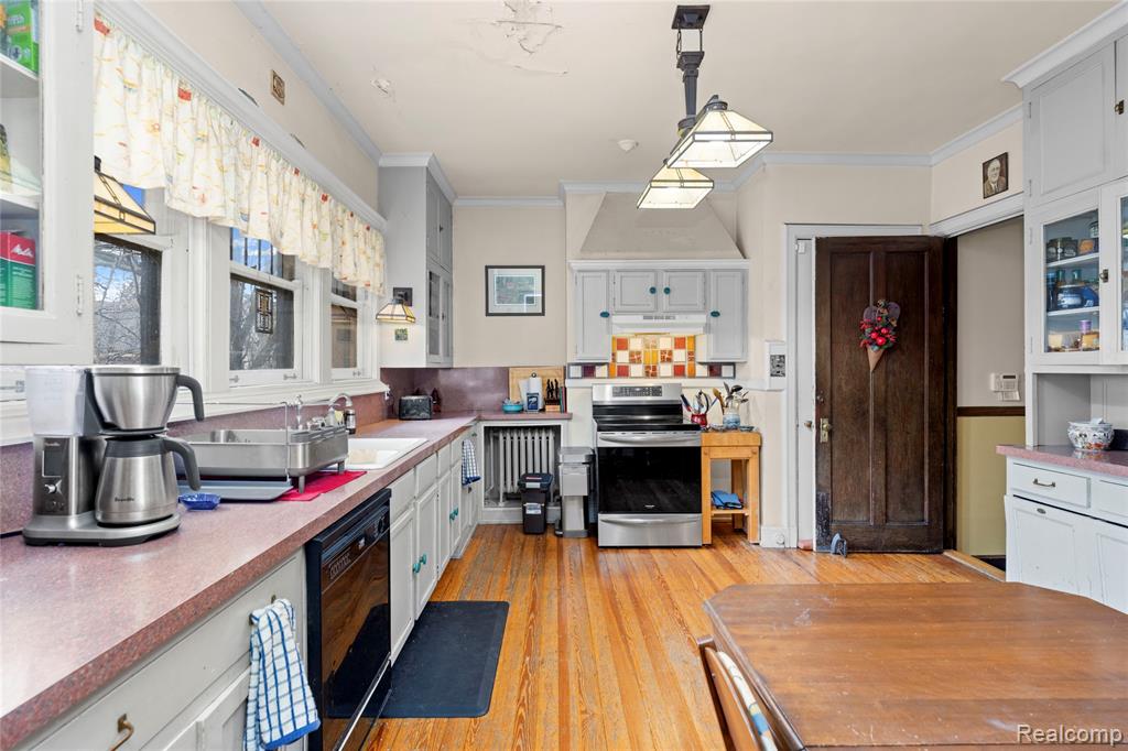 2475 Iroquois Street, Detroit, MI 48214 — Photo 33