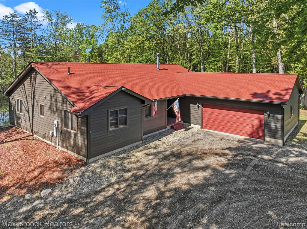 892 W Barnes Lake Road, Columbiaville, MI 48421 — Photo 2