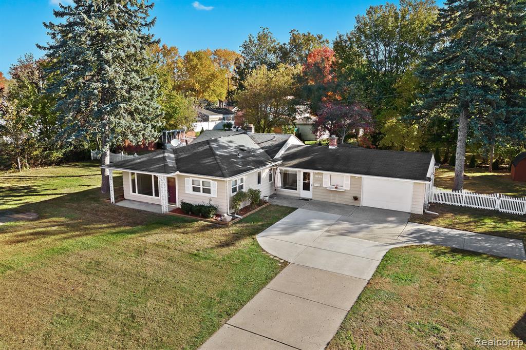 8946 OPORTO Street, Livonia, MI 48150 — Photo 32