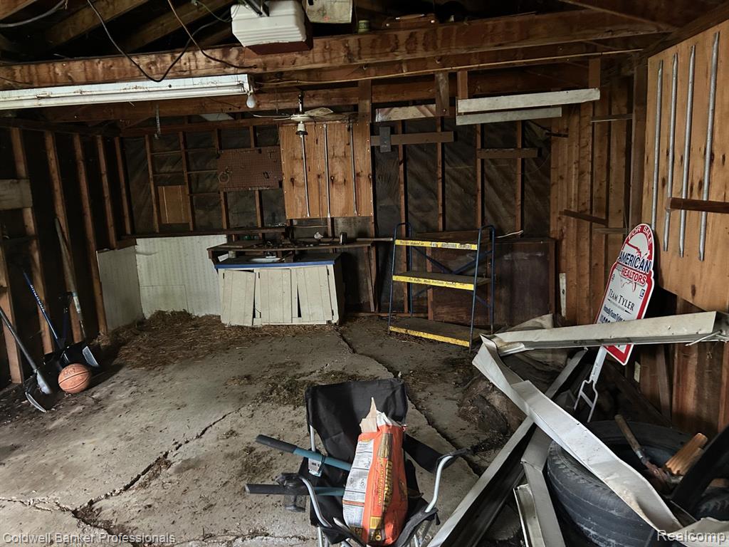 988 Barney Avenue, Flint, MI 48503 — Photo 19