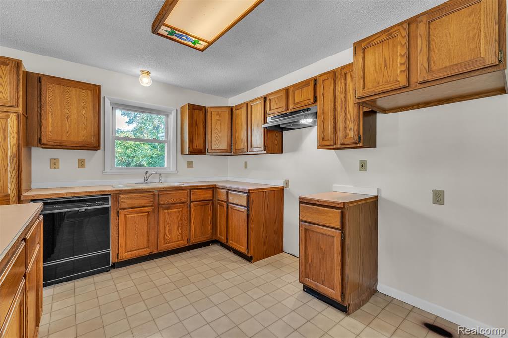 4419 Grace Avenue, Wayne, MI 48184 — Photo 17