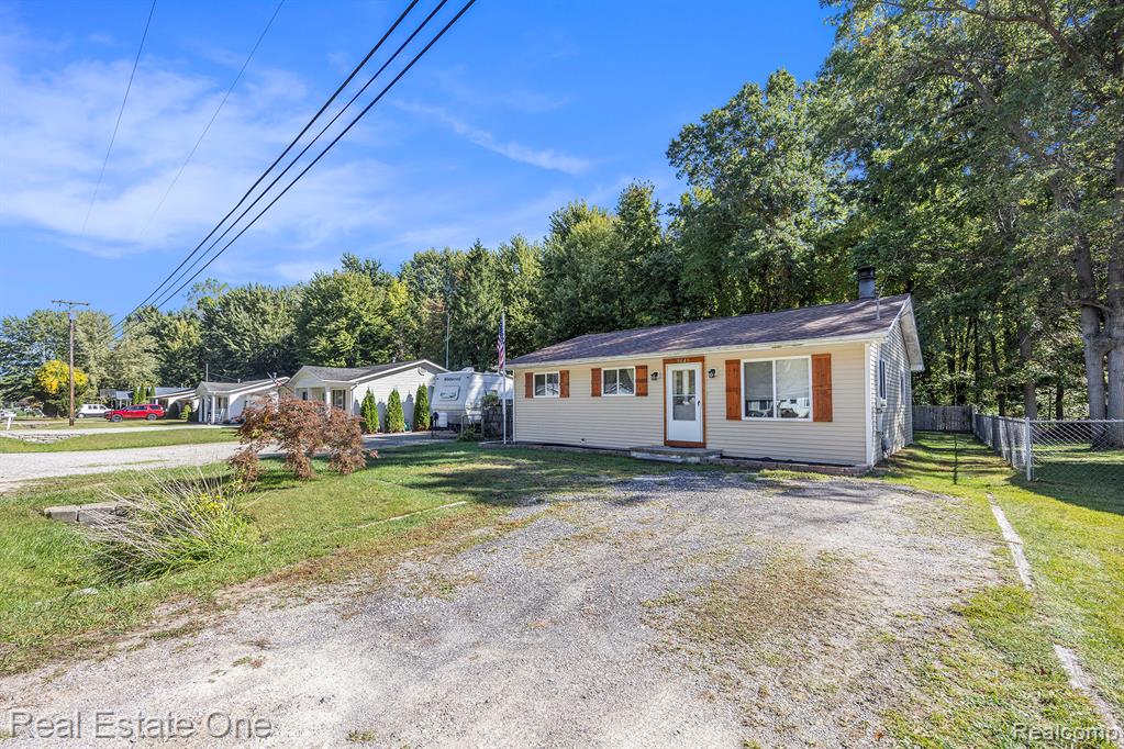 9445 Lakepointe Boulevard, Clay, MI 48001 — Photo 17