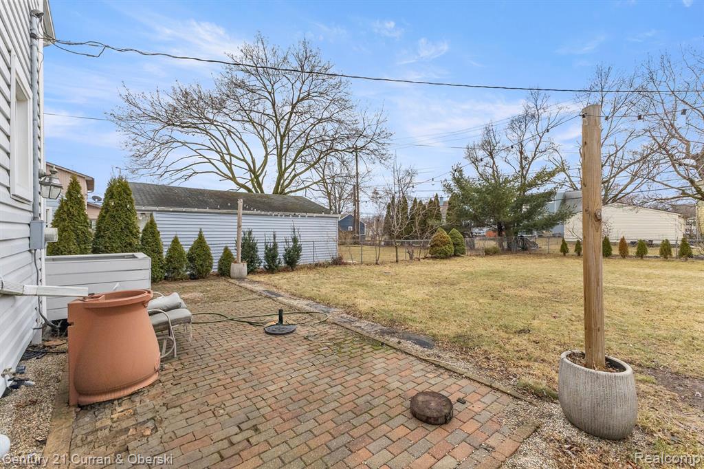 4615 MANDALAY Avenue, Royal Oak, MI 48073 — Photo 36