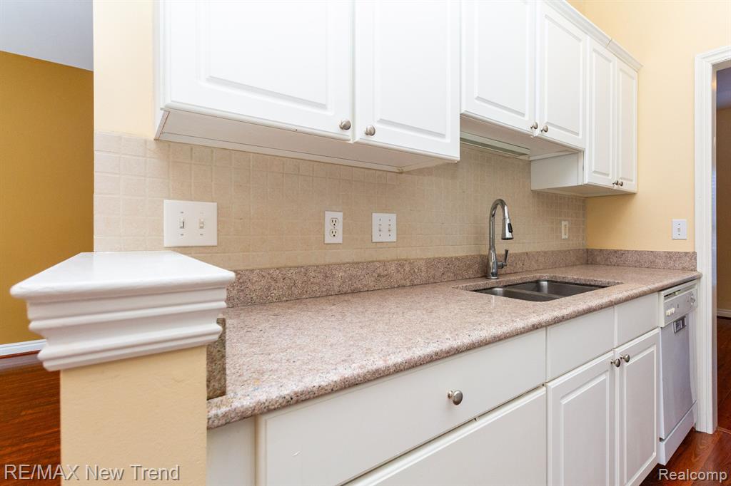 1611 E LAKEVIEW Lane, Canton, MI 48187 — Photo 12