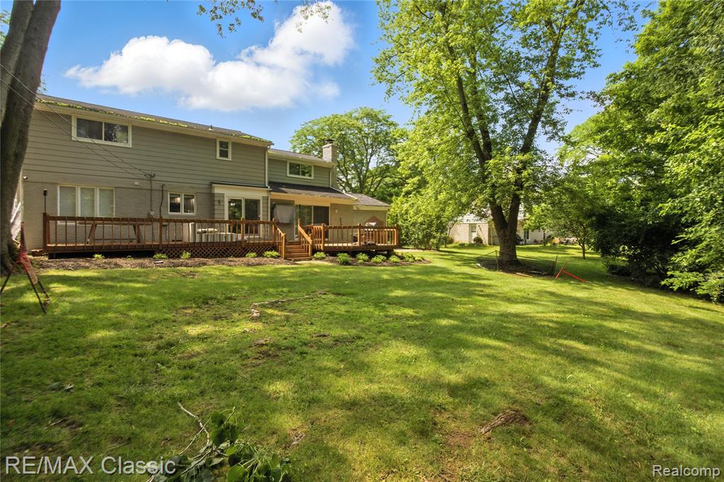 7027 Beverly Crest Drive, West Bloomfield, MI — Photo 24