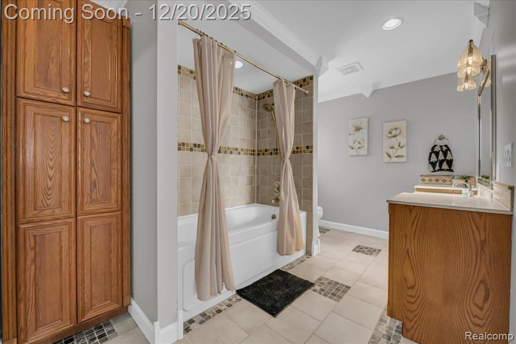 518 Charing Cross Drive, Grand Blanc, MI 48439 — Photo 29