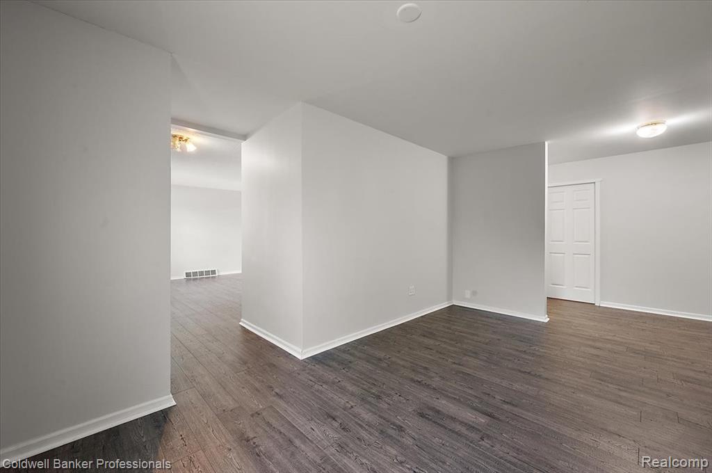 5714 Five Lakes Road, North Branch, MI 48461 — Photo 12