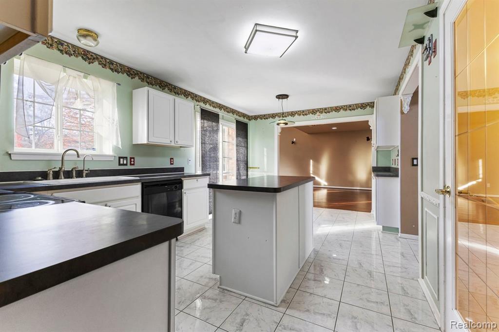 8886 Stonebridge Court, Van Buren, MI 48111 — Photo 4