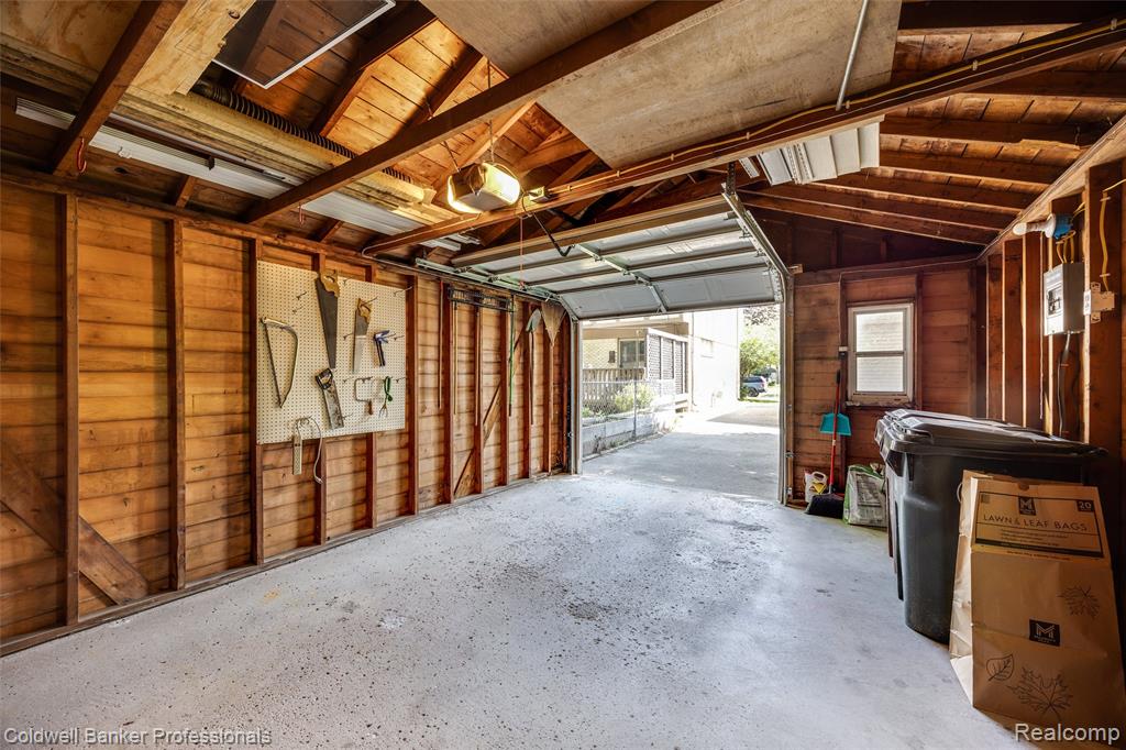 2050 Ridgemont Road, Grosse Pointe Woods, MI 48236 — Photo 16