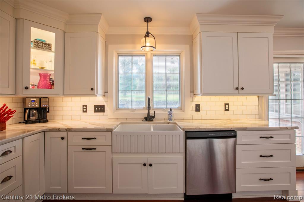 9270 Hidden Valley Court, Grand Blanc, MI 48439 — Photo 18