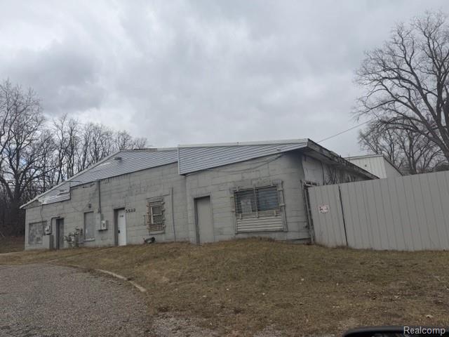 5522 N Dort Highway, Flint, MI 48505