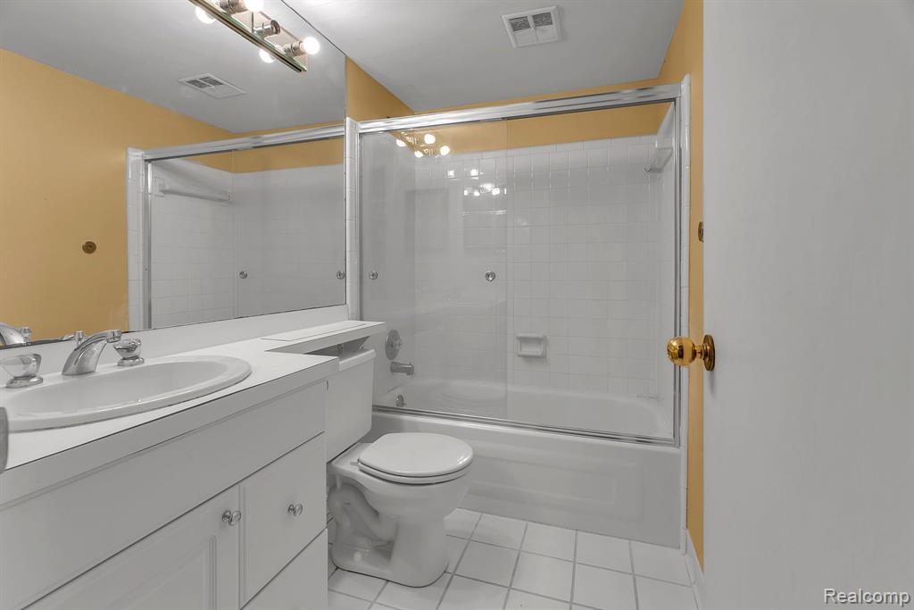 9629 HARBOUR COVE, Ypsilanti, MI 48197 — Photo 29