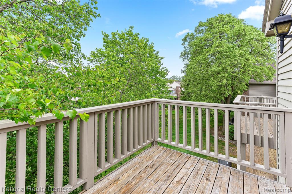 7207 Creeks Bend Drive, West Bloomfield, MI — Photo 34