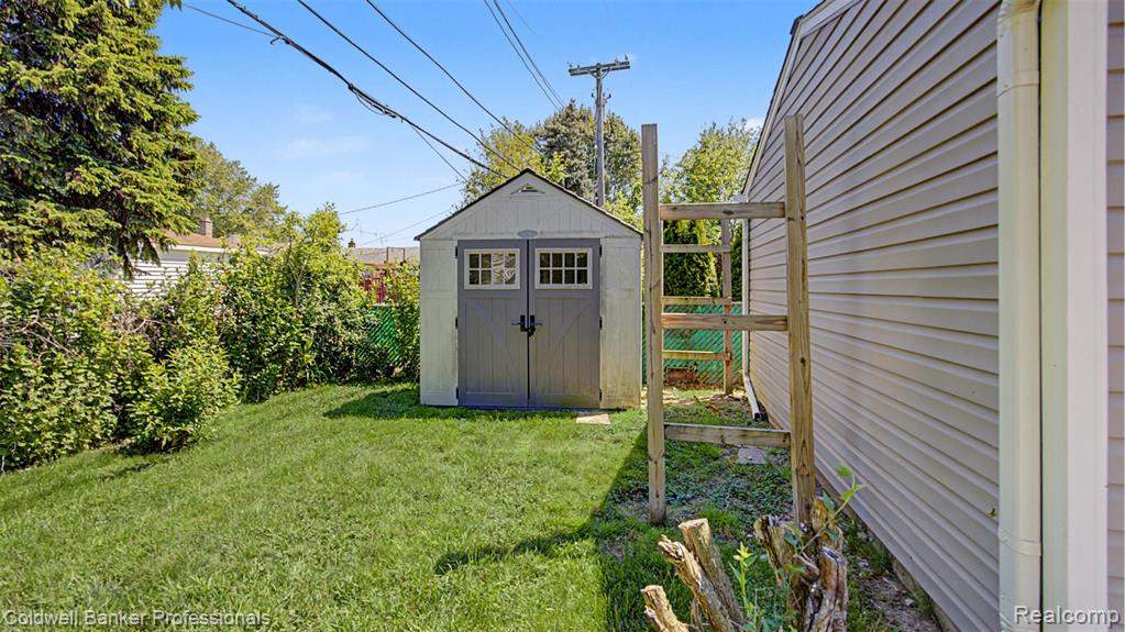 23836 Rosalind Avenue, Eastpointe, MI 48021 — Photo 12