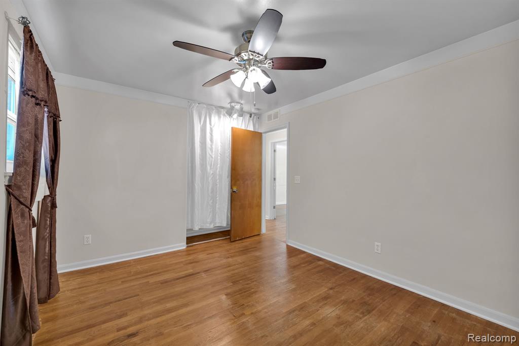 26637 Clairview Drive, Dearborn Heights, MI 48127 — Photo 31