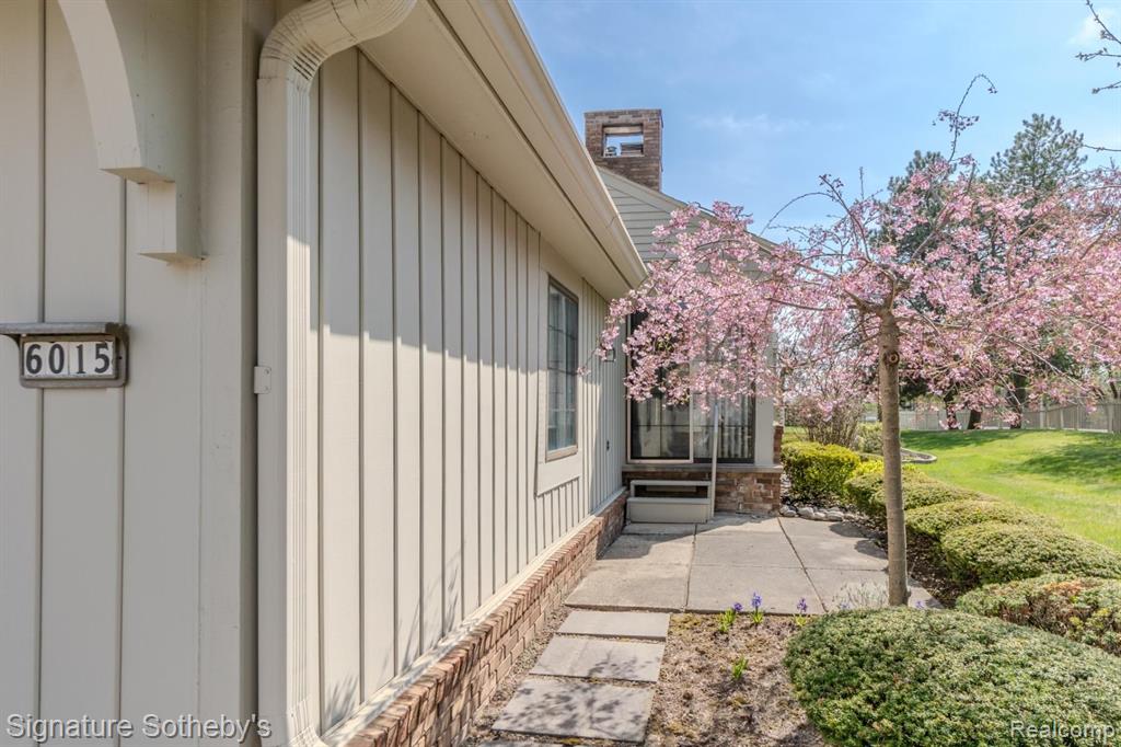 6015 PEBBLE LANE, West Bloomfield, MI — Photo 54