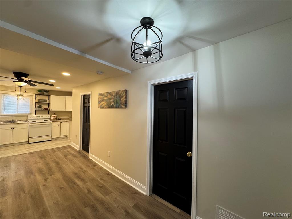 20830 Montrose, Warren, MI 48089 — Photo 12