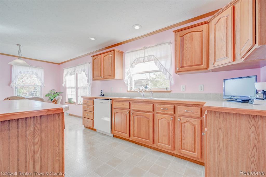 11108 Wood Run Circle, South Lyon, MI 48178 — Photo 13