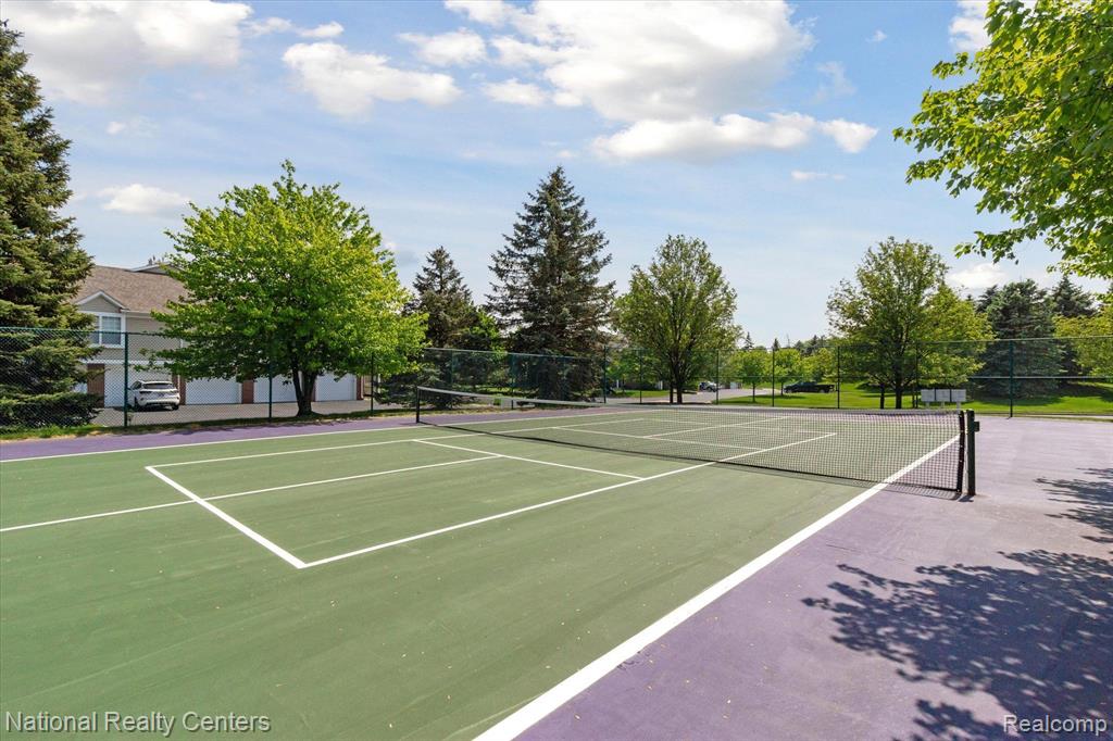 4727 BERKSHIRE Drive, 197, Sterling Heights, MI 48314 — Photo 21