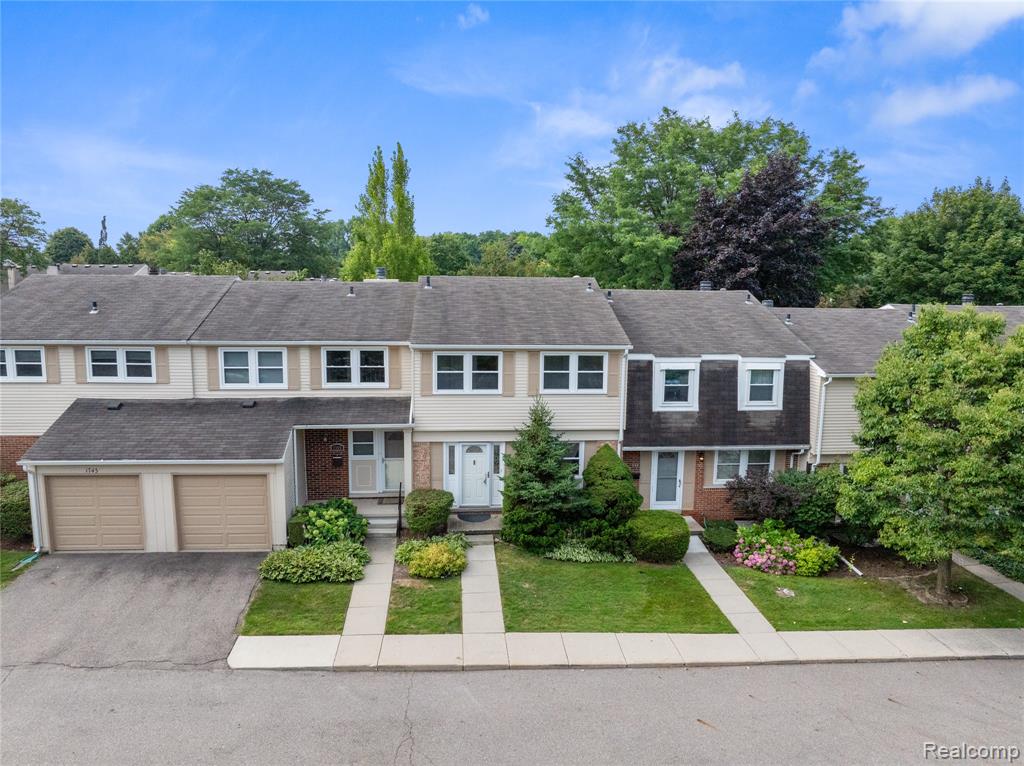 1747 Brentwood Drive, 305, Troy, MI 48098 — Photo 2