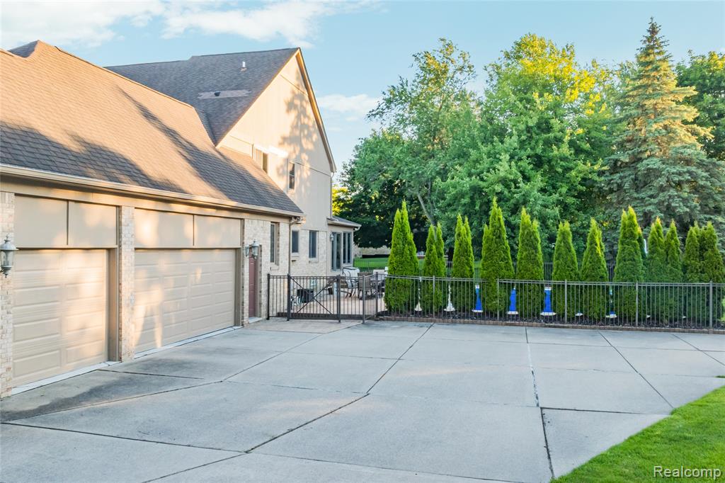 53961 Sutherland Court, Utica, MI 48316 — Photo 82