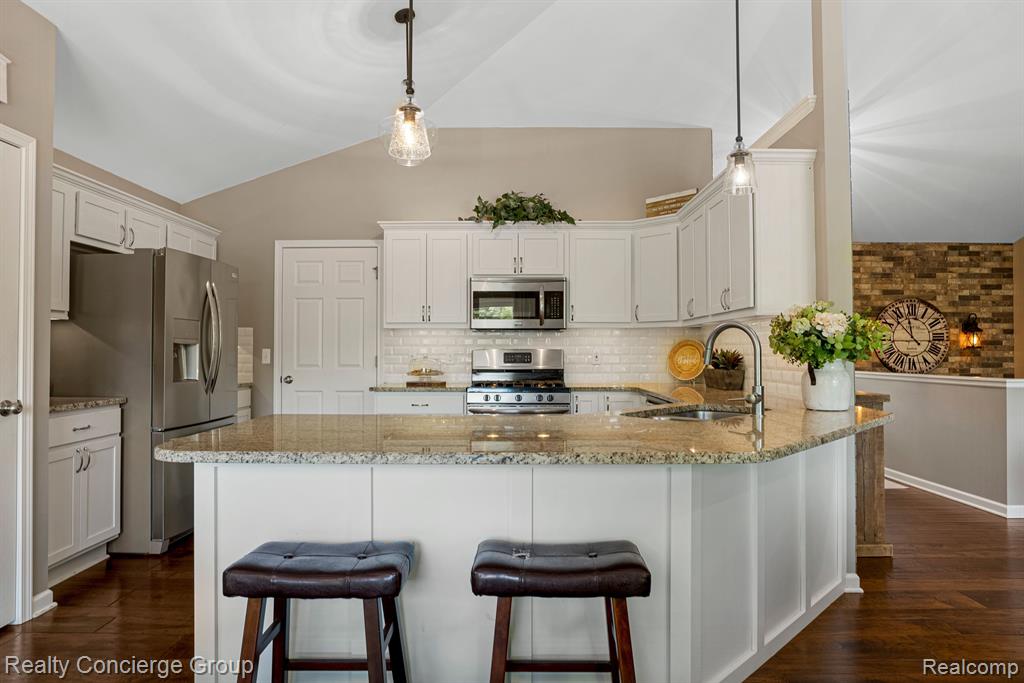 9801 BROOKFIELD Drive, Brighton, MI 48116 — Photo 17