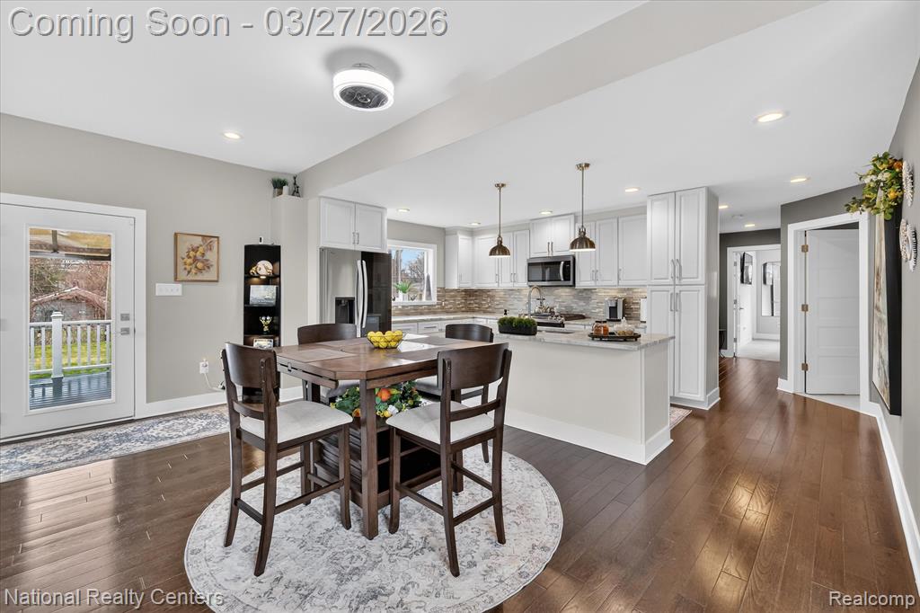 946 Dunreath Street, Wolverine Lake, MI 48390 — Photo 9