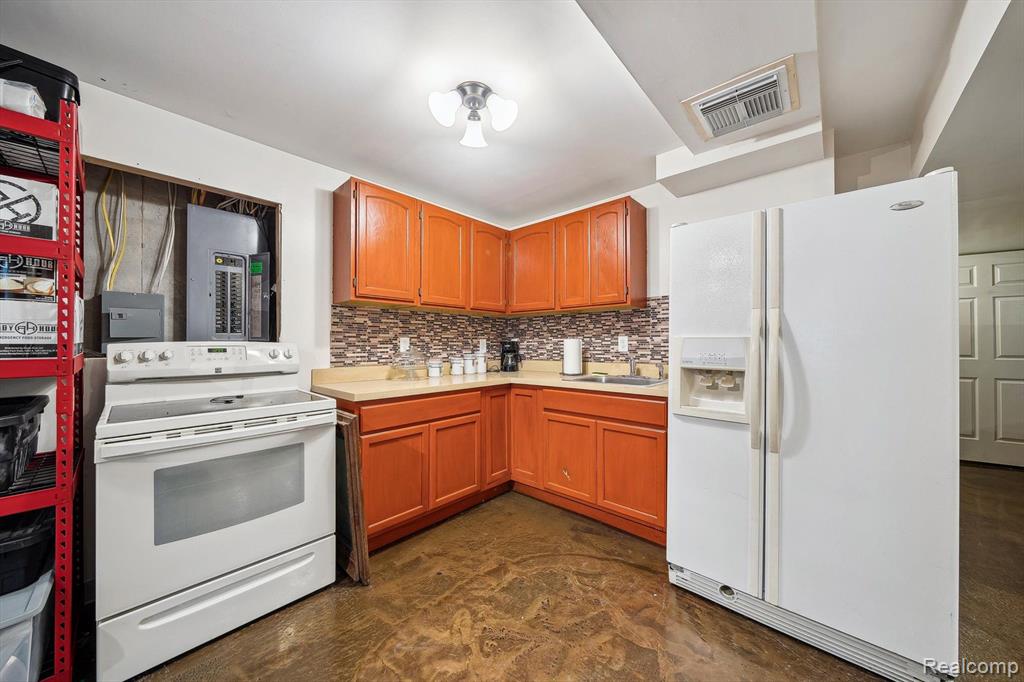4438 PINEGROVE Drive, Dryden, MI 48428 — Photo 39