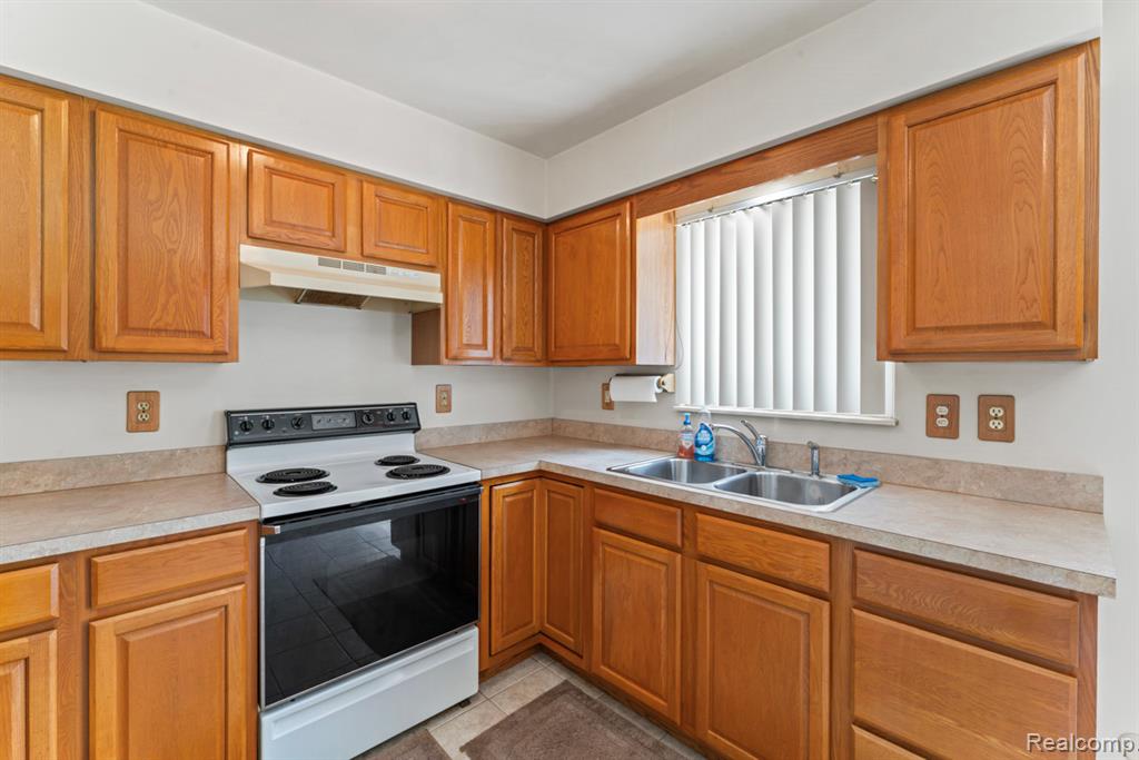 4243 Moulton Drive, Flint, MI 48507 — Photo 18