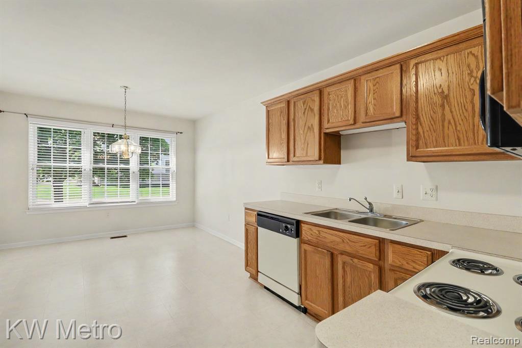 41273 Greenspire Drive, Clinton Twp, MI 48038 — Photo 14