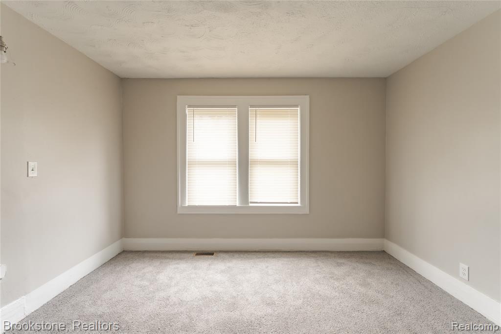 212 Sanderson Avenue, Pontiac, MI 48341 — Photo 7