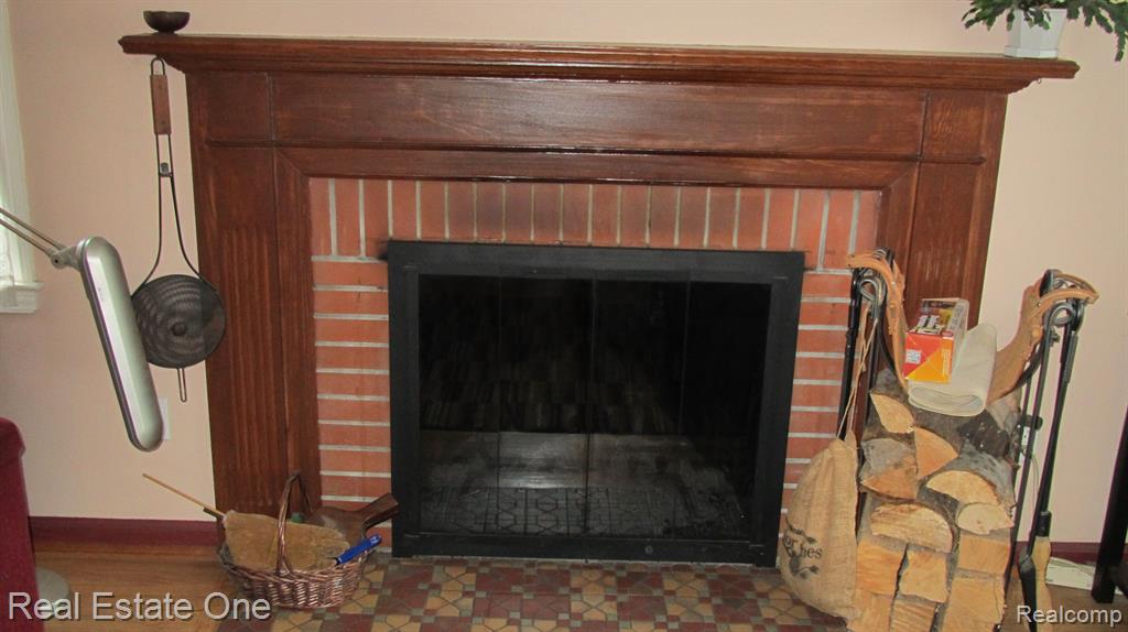 921 MAYBURN Street, Dearborn, MI 48128 — Photo 9