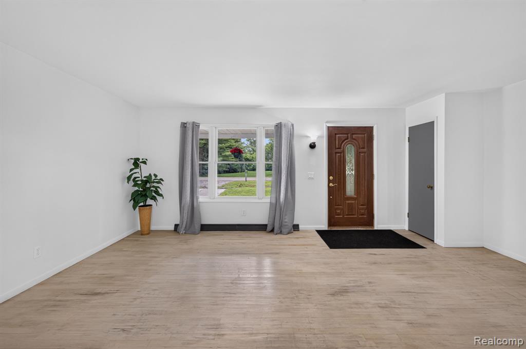 9288 Hilda Lane, Flushing, MI 48433 — Photo 10