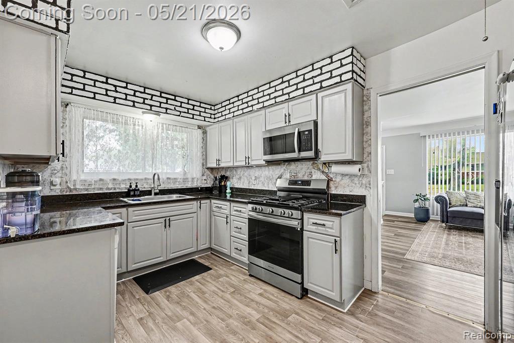 28326 Alden Street, Madison Heights, MI 48071 — Photo 9