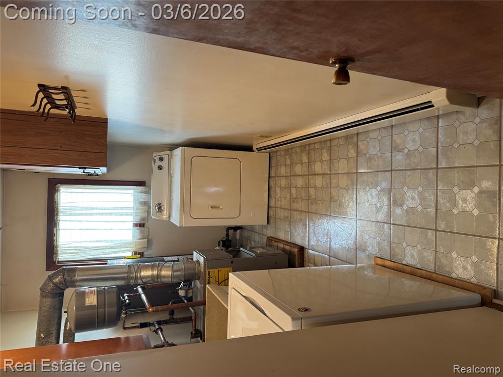 1848 Maddy Lane, Keego Harbor, MI 48320 — Photo 18