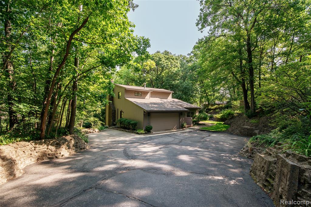 8878 Minne Wanna Road, Independence, MI 48348 — Photo 2