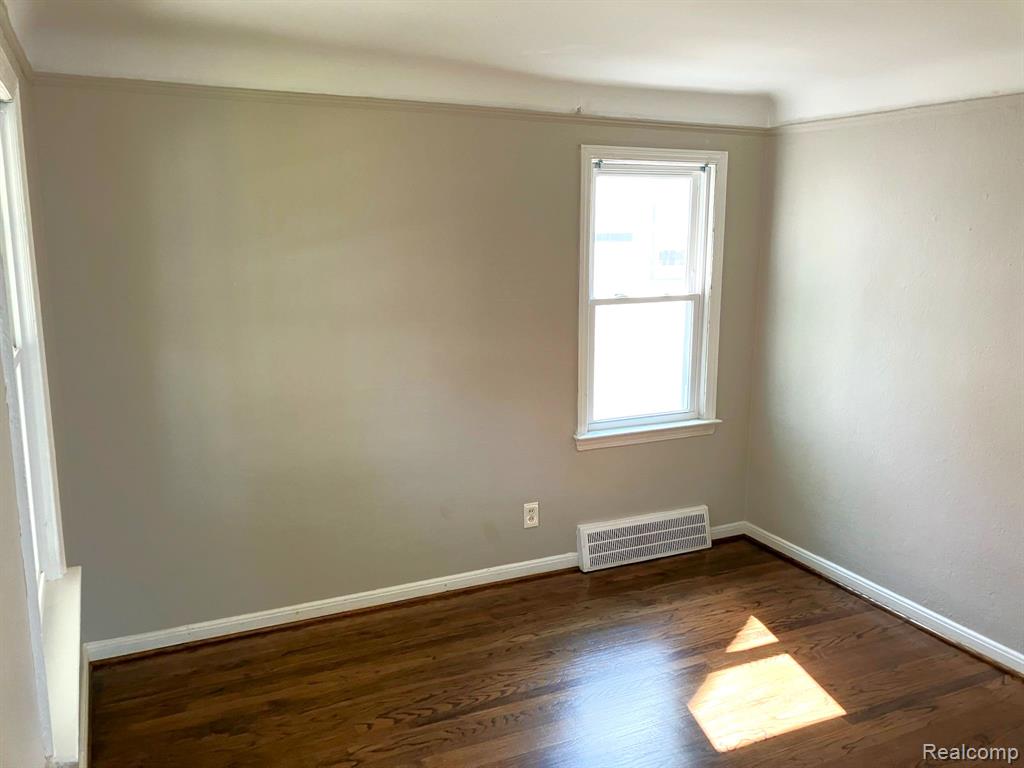 8112 COOLIDGE Avenue, Center Line, MI 48015 — Photo 8