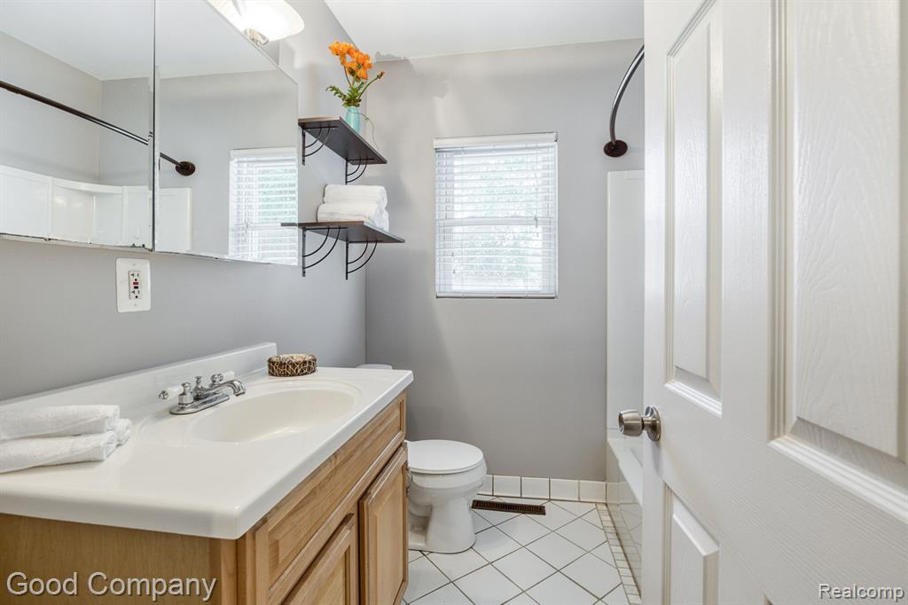 926 MILLARD Avenue, Royal Oak, MI 48073 — Photo 18