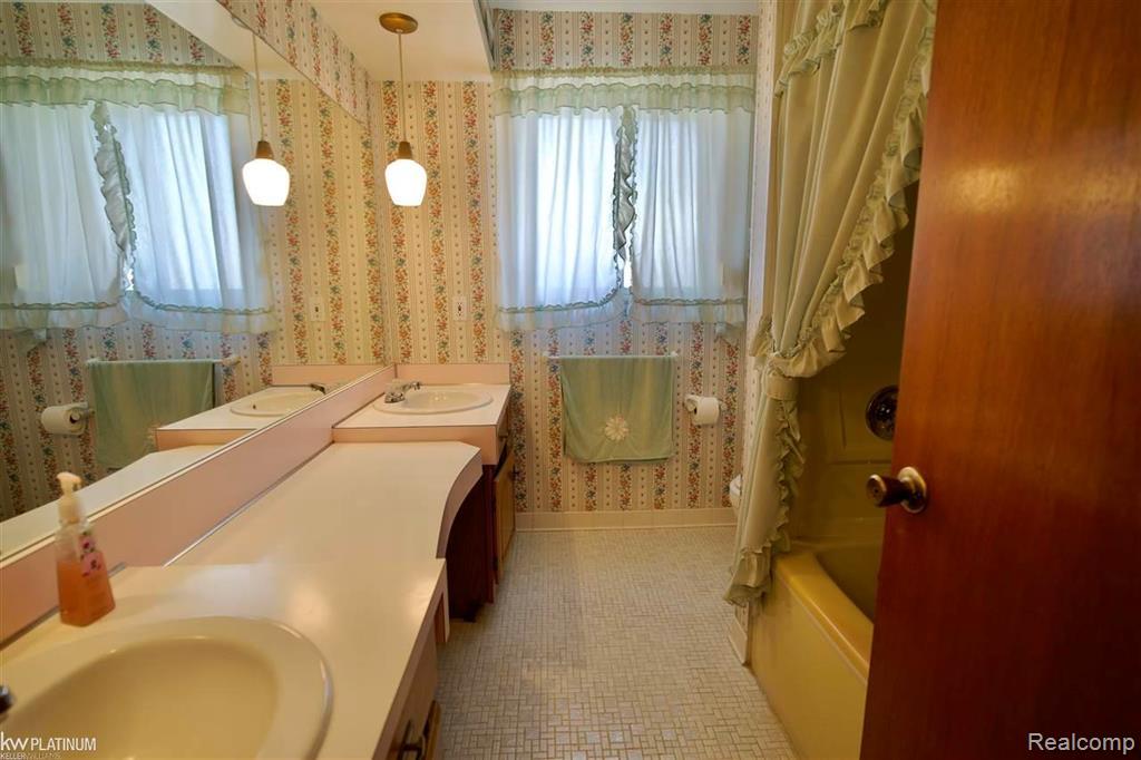 13325 Iowa Drive, Warren, MI 48088 — Photo 10