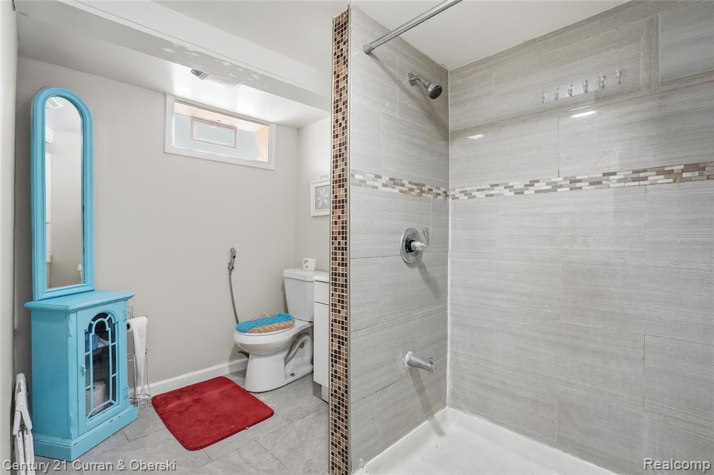 8227 Riverview Street, Dearborn Heights, MI 48127 — Photo 11