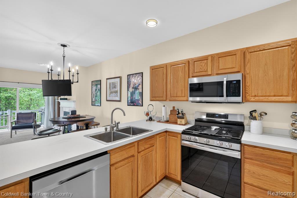 5551 Woodruff Shore Drive, Brighton, MI 48116 — Photo 12