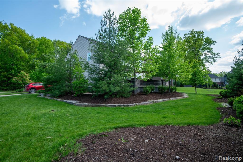 551 HUDSON Circle, South Lyon, MI 48178 — Photo 36