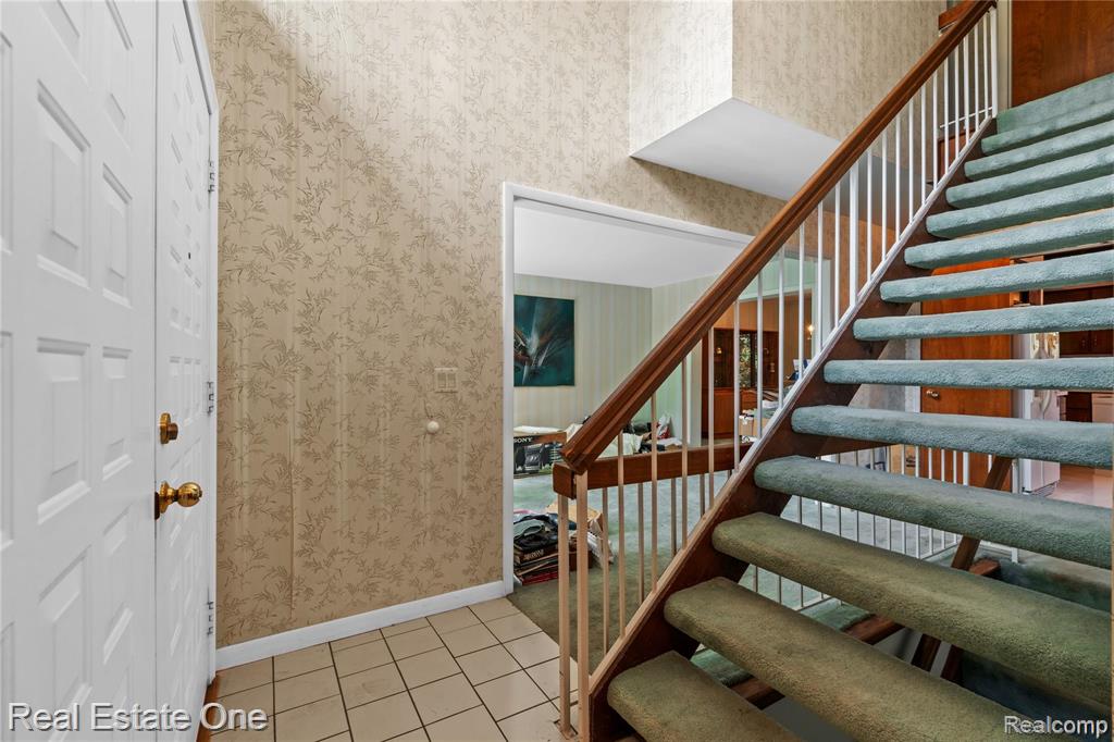 2 Brookwood Lane, Dearborn, MI 48120 — Photo 3