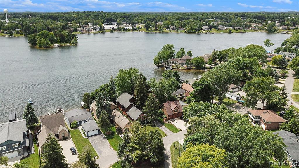 8428 Woodland Shore Drive, Brighton, MI 48114 — Photo 7