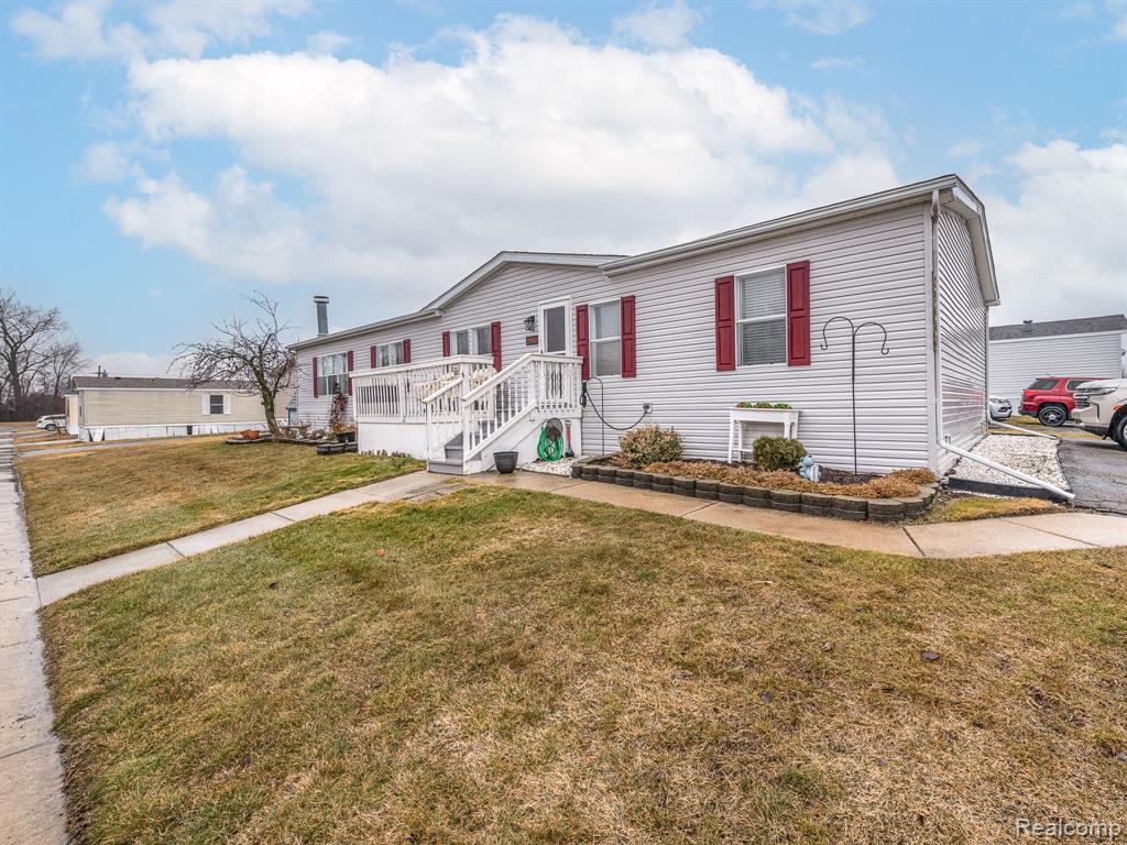 29403 Wedgewood, Flat Rock, MI 48134 — Photo 25