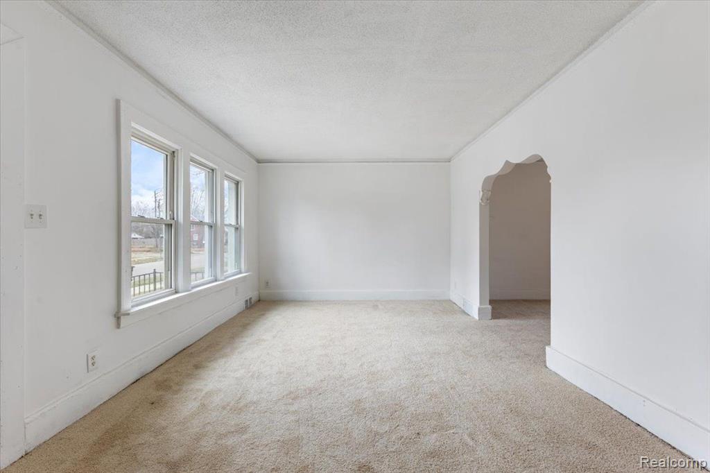 7525 E ROBINWOOD Street, Detroit, MI 48234 — Photo 4