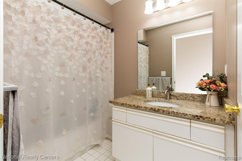 4293 BERKSHIRE Drive, Sterling Heights, MI 48314 — Photo 12