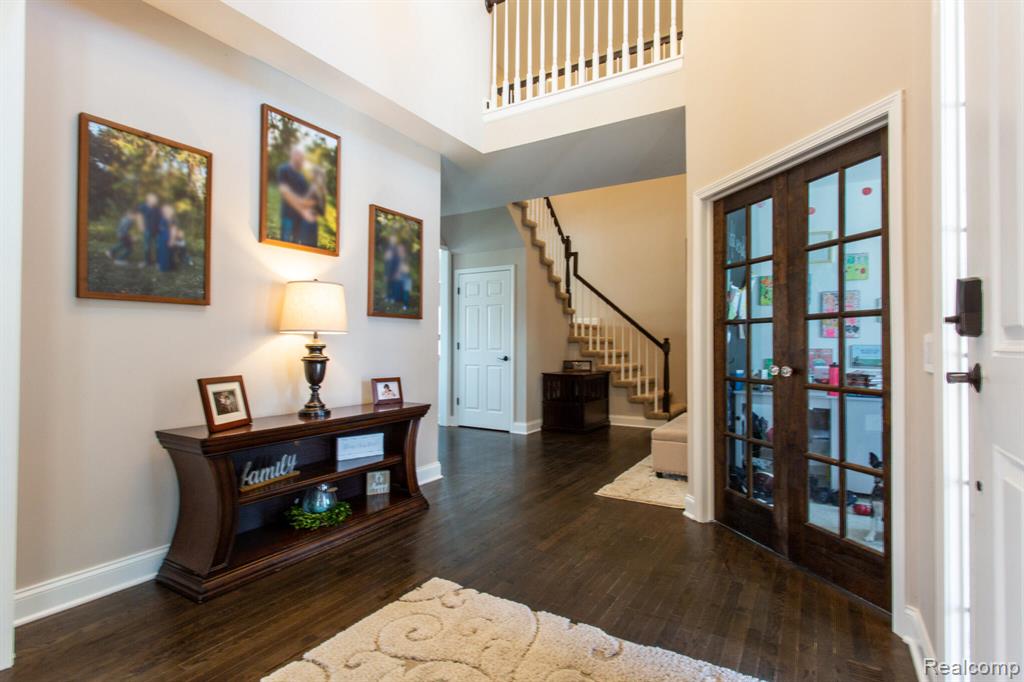 414 Roundview Drive, Rochester, MI 48307 — Photo 2