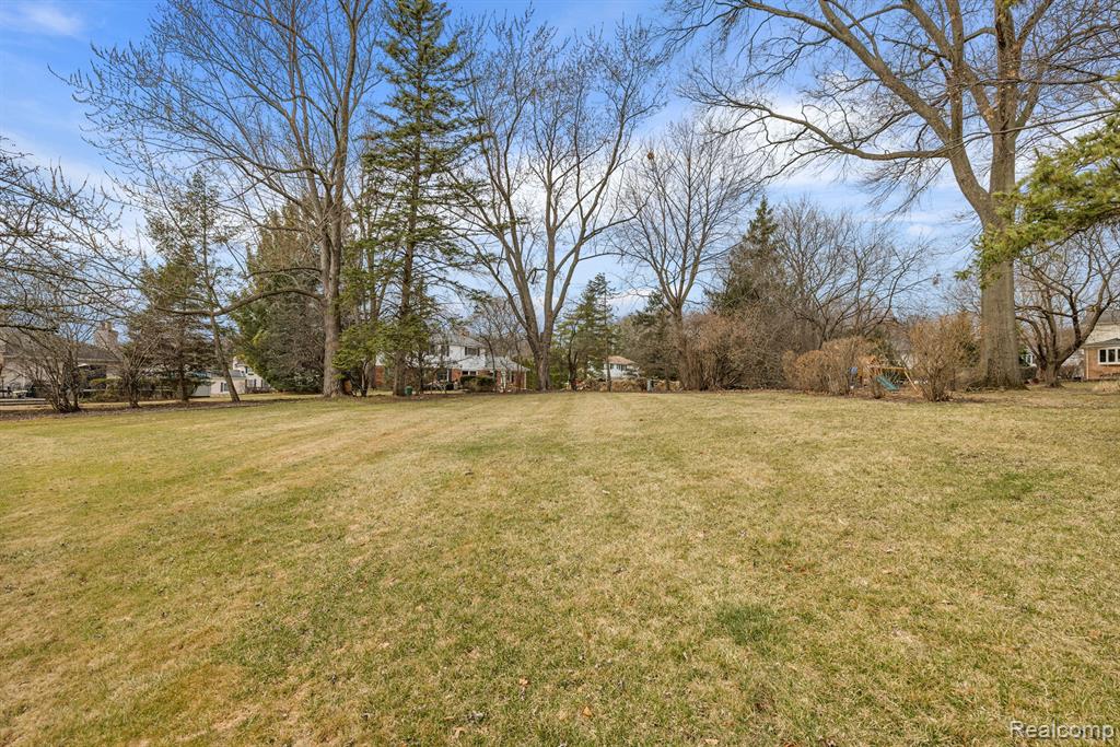 4366 Ardmore Drive, Bloomfield Hills, MI 48302 — Photo 45