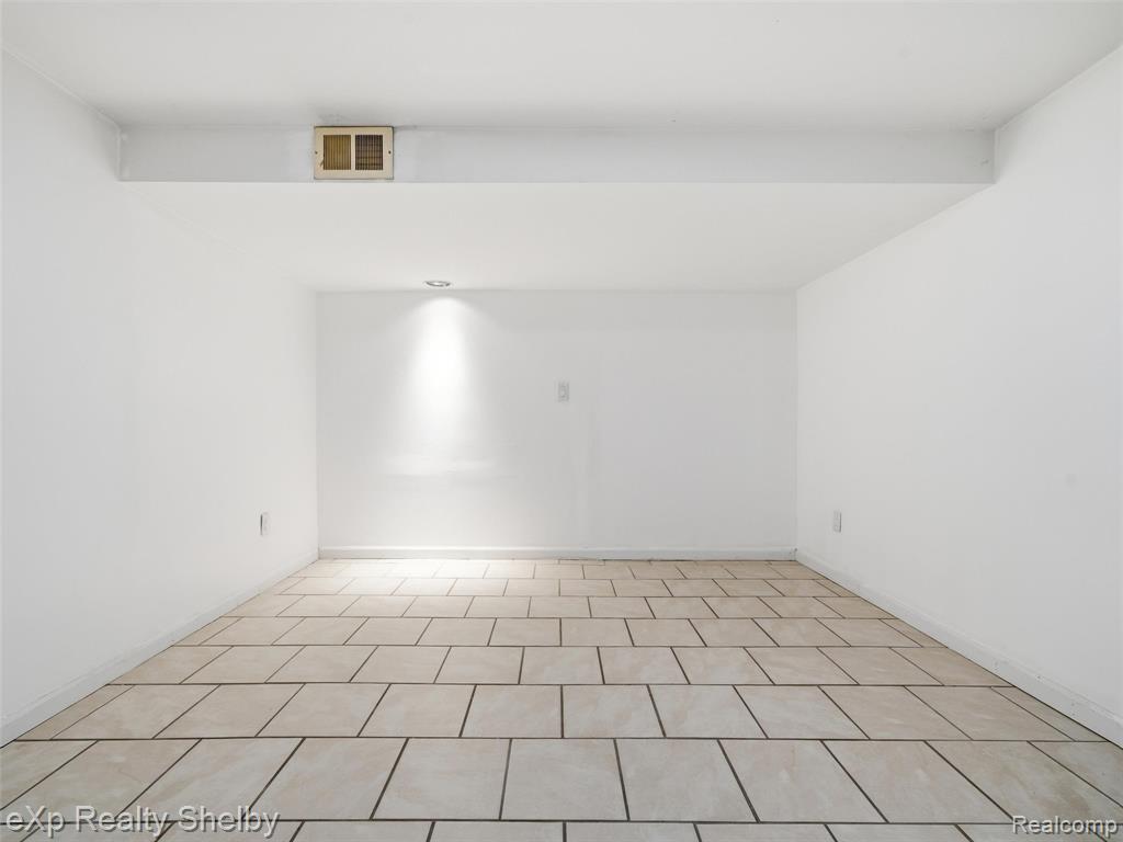41670 Amberly Drive, Clinton Twp, MI 48038 — Photo 34